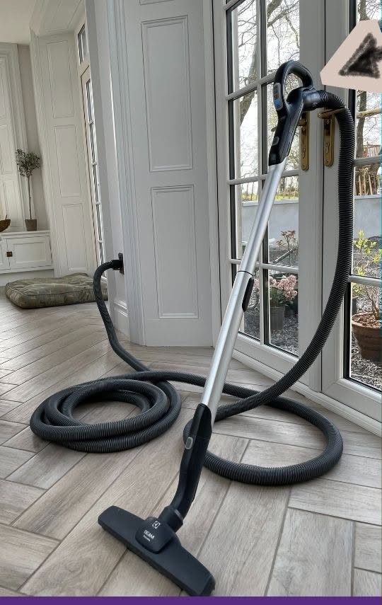 Central Vacuum — Hose and tool set